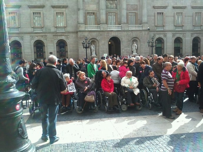 Leu dependencia manifestación