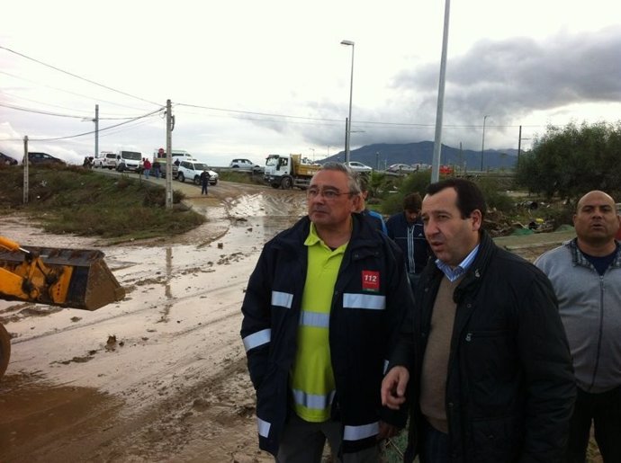 El delegado del Gobierno andaluz visita la barriada de Los Asperones