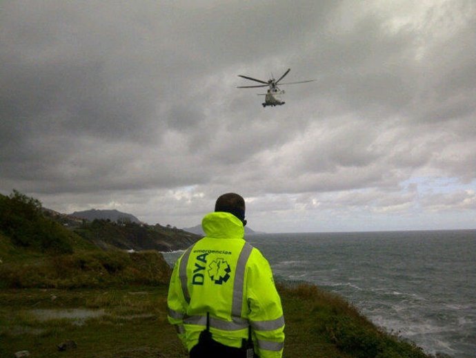 En las labores de búsqueda han participado los helicópteros del 112 y Salvamento