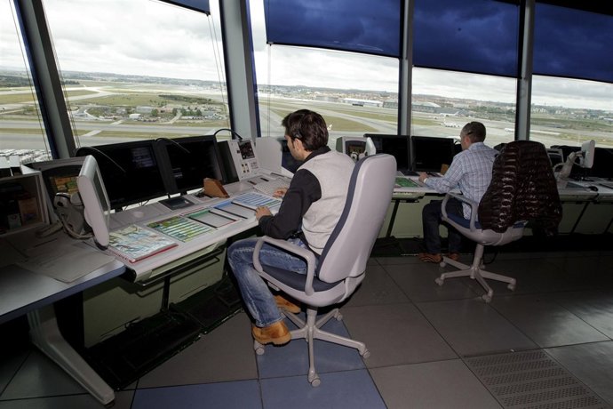 Torre De Control, Controladores Aéreos