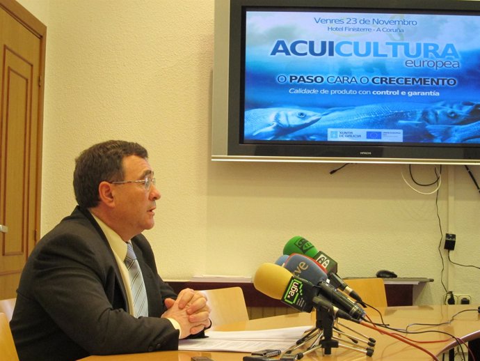 El secretario xeral de Mar, Juan Maneiro, presenta la conferencia de Acuicultura
