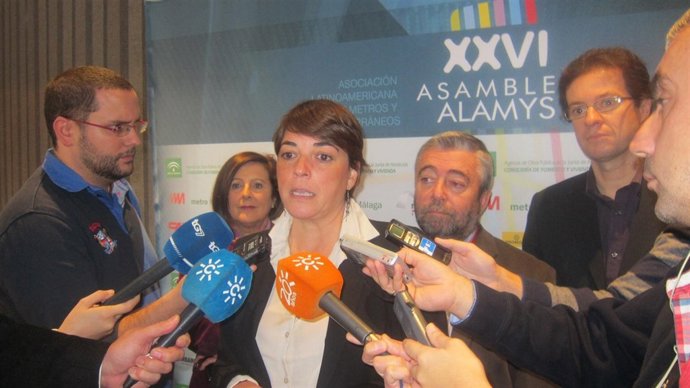 La consejera de Fomento y Vivienda, Elena Cortés.