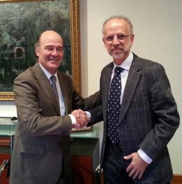  Díaz Villarig Y José Luis Sánchez Seco Tras La Firma Del Convenio