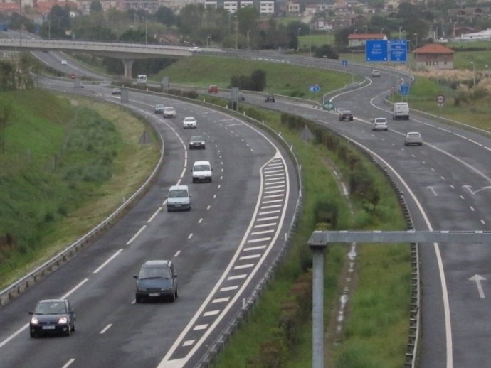 Autovía, Tráfico En Cantabria, Coches. Circulación