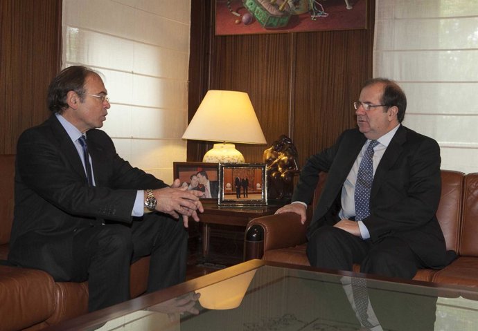 Juan Vicente Herrera recibe al presidente del Senado, Pío García-Escudero