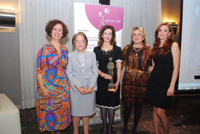 Castelo, Rocío Álvarez, Mª Trinidad Herrero, Rosario Segura y Mª José Hernández