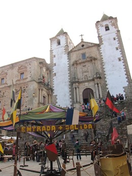 Mercado Medieval En La Plaza De San Jorge De Cáceres