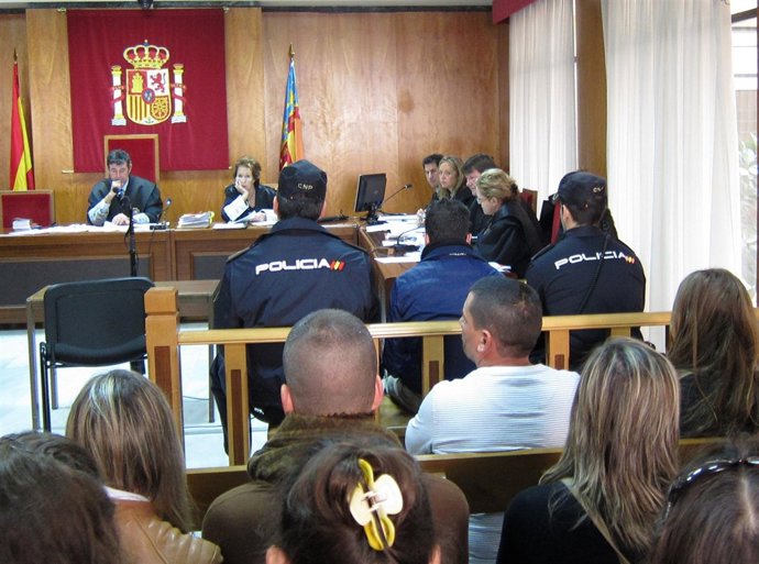 Juicio por el apuñalamiento de un joven en Benidorm