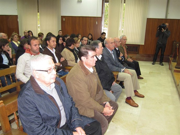 Acusados del caso Palomares en primera fila