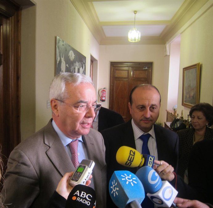 Los alcaldes de Baeza y Úbeda, Leocadio Marín (i) y José Robles (d).