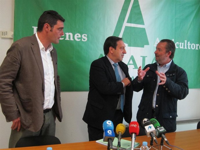 Pedro Barato, en el centro de la imagen, en Salamanca