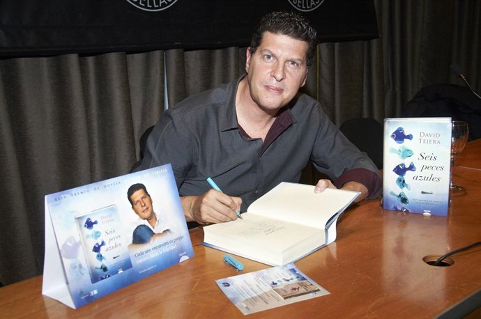 El Escritor Y Periodista David Tejera