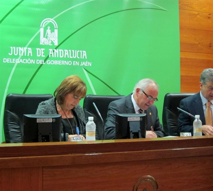 Gálvez y Parras firman el convenio para el sistema de predicción ante Tovar.