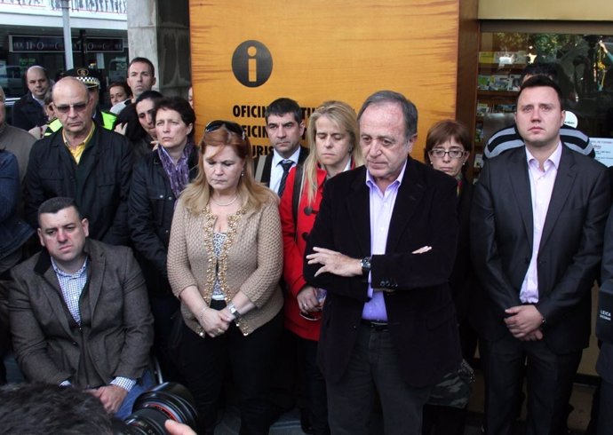 Minuto de silencio en Platja d'Aro por la muerte de Jordi Comas