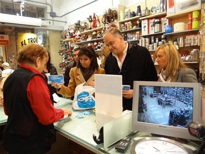 Esteban González Pons (PP) hace campaña en Lleida