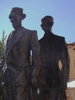 Estatua de Agapito Marazuela en la plaza del Socorro 