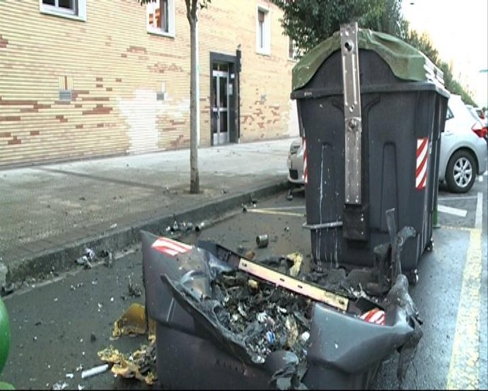 Contenedores quemados en Bilbao