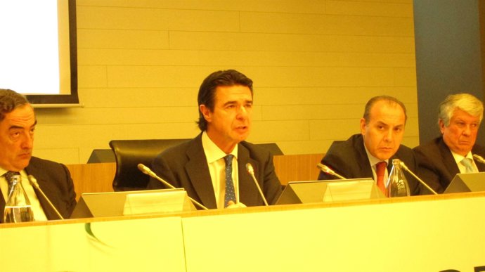 José Manuel Soria en la Cumbre de la Industria