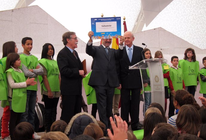 El alcalde de Valladolid recibe la distinción de Ciudad Amiga de la Infancia
