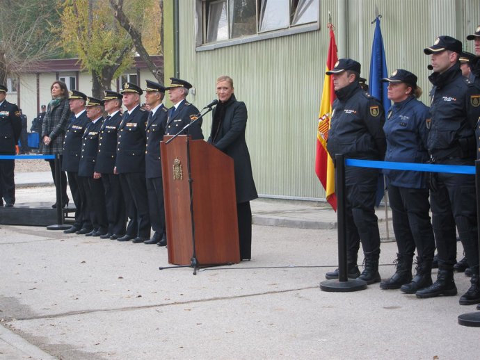 Cifuentes en la presentación de la nueva unidad de prevención y reacción Policía