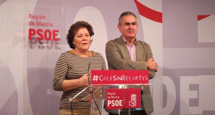 Teresa Rosique en rueda de prensa junto al secretario general del PSRM