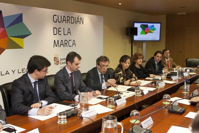 De Santiago-Juárez preside la reunión con representantes del Guardián de la Marc