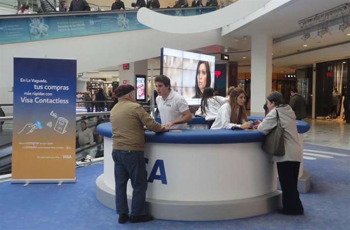 Stand informativo Visa en La Vaguada