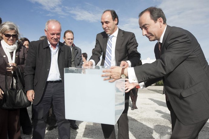 Diego, Serna y Hierro en la colocación de la primera piedra del colegio