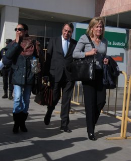 Isabel Pantoja a la salida del juicio