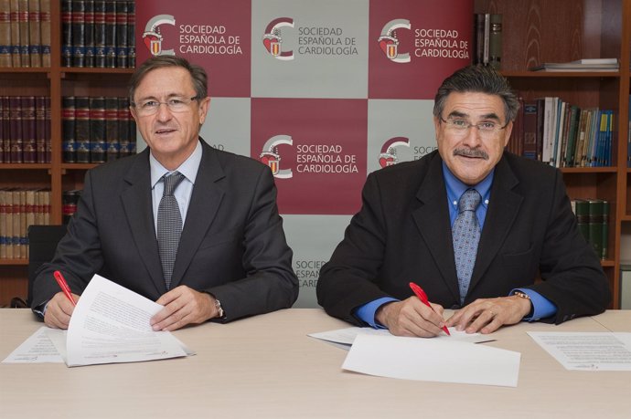 Bertomeu y Llisterri Caro, durante la firma del acuerdo entre SEC y Semergen