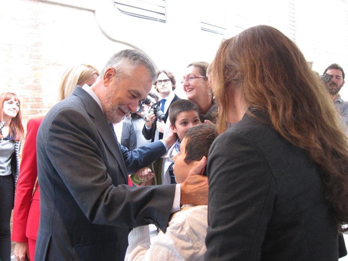 El presidente de la Junta, José Antonio Griñán, en la entrega premios Andaluna.