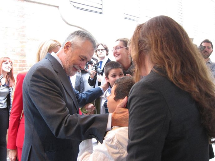 El presidente de la Junta, José Antonio Griñán, en la entrega premios Andaluna.