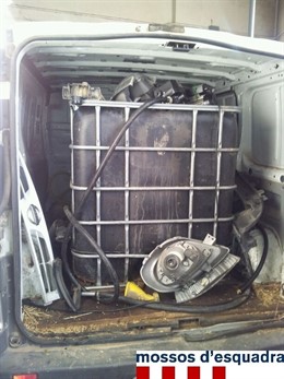 Furgoneta con bomba para robar gasolina