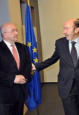 Rubalcaba con el vicepresidente de la Comisión Europea Joaquín Almunia