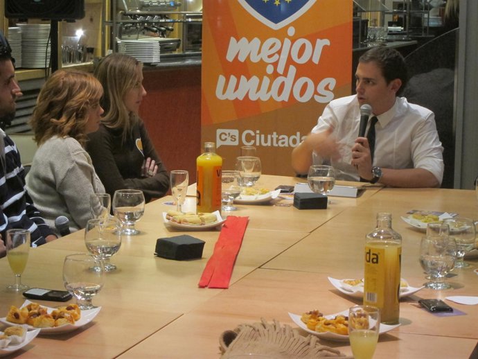 Café de Albert Rivera (C's) con ciudadanos