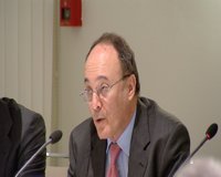 Economía/Laboral.- Linde avisa de que compensar las pensiones requeriría recortar en otras partidas de gasto