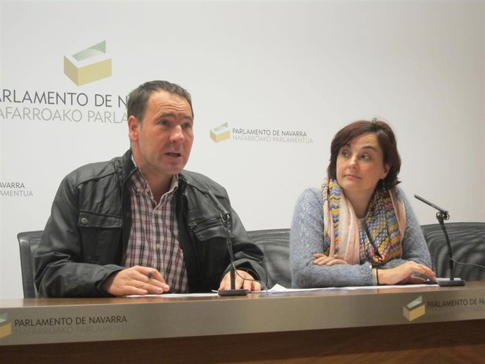 Xabi Lasa y Nekane Pérez, parlamentarios de NaBai.