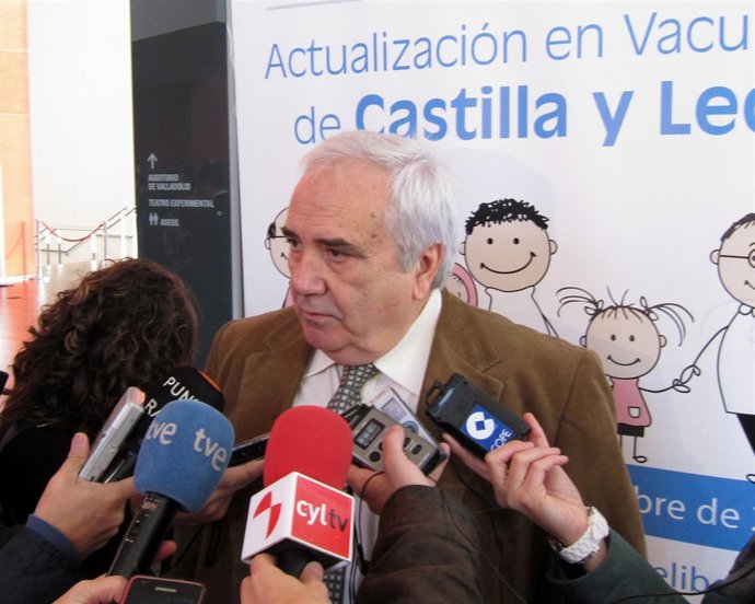 El catedrático de Microbiología Ramón Cisterna