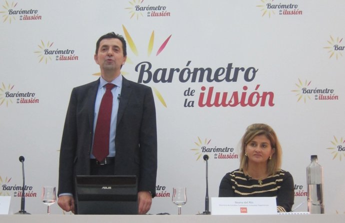 Santos y Del Río durante la presentación del 'I Barómetro de la Iusión'