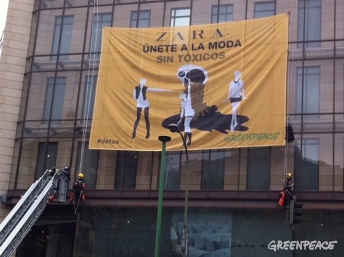Activistas Greenpeace en Zara