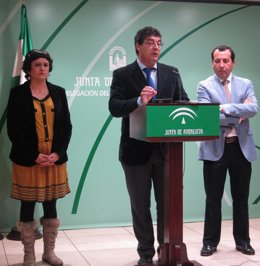 Diego Valderas en rueda de prensa en Málaga