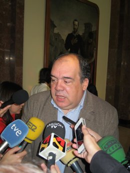 El consejero municipal de Acción Social y Deportes, Roberto Fernández