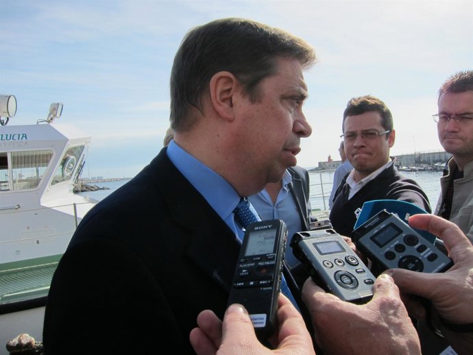 Planas atiende a los medios en el puerto de Almería