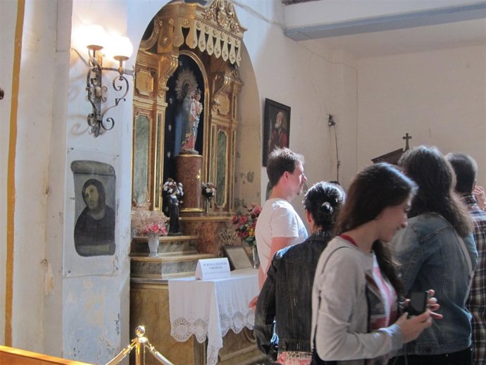 Turistas visitan el 'eccehomo' de Borja en el Santuario de Misericordia