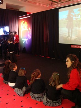 Niños participantes en un taller de MUCES