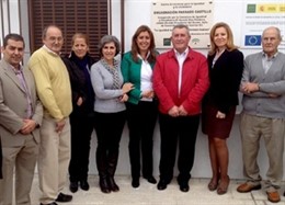 Susana Díaz, en el centro, durante la visita este miércoles a Casariche
