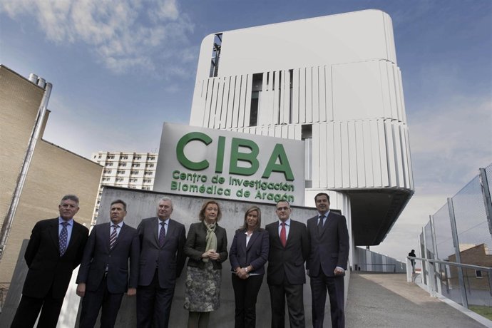 Ana Mato y Luisa Fernanda Rudi en su visita al CIBA en Zaragoza