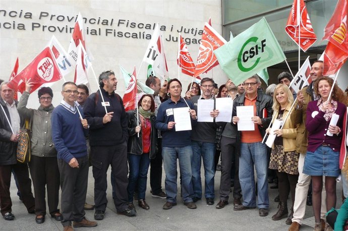 Miembros De Sindicatos Antes De Presentar El Recurso