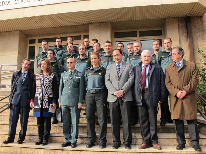 Foto de familia tras la entrega de diplomas