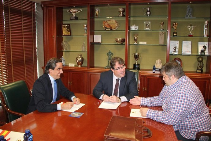 Imagen de archivo del alcalde en una reunión en Madrid sobre los campos de Tanos